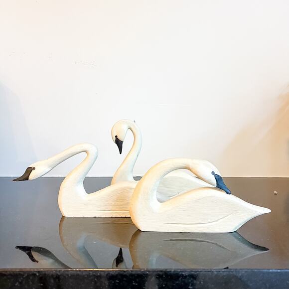 SET OF 3 BOYDS COLLECTION LTD HAND CARVED WHITE SWANS SIGNED J. DUDLEY - Picture 1 of 8